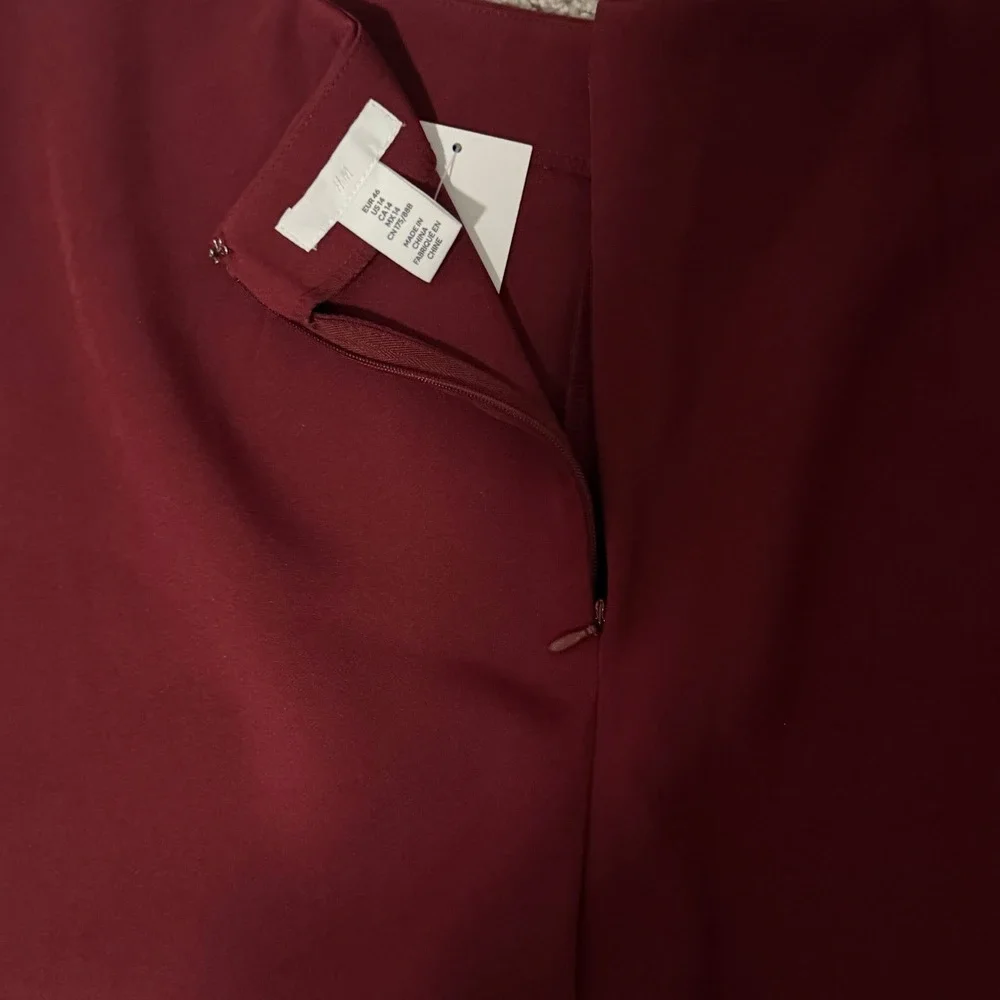 NWT HM Burgundy Wrap Front Skort Gold Buckle Detail Dark Red Size 14